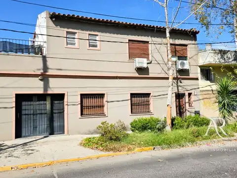 VENTA – PH TIPO CASA CON ENTRADA INDEPENDIENTE – 4 AMBIENTES – COCHERA DOBLE – SAN MARTÍN