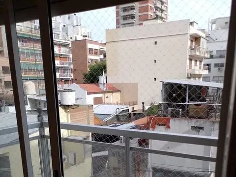 Villa Urquiza. Monoambiente contra frente con balcón baño completo. Excelente ubicación a 1 cuadra Estación subte línea B Estación Echeverría. Y Centro Comercial