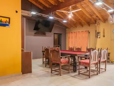 Casa 7 ambientes con 4 baños