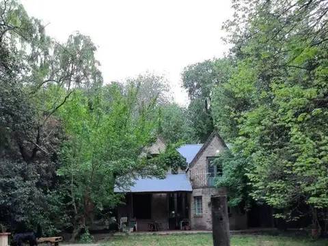 Casa en venta - 2 Dormitorios 2 Baños - 865,35Mts2 - Villa Udaondo, Ituzaingó
