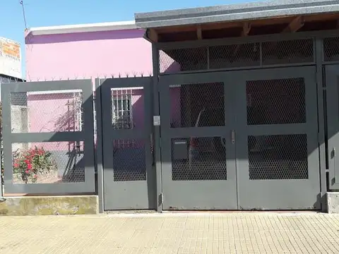 Casa en venta - 3 dormitorios 2 baños - Cochera - 300mts2 - Ensenada