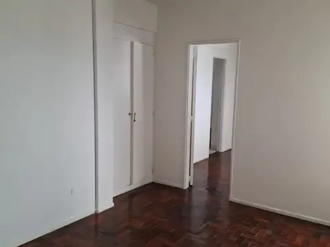 LUMINOSO DEPTO. DE 2 AMBIENTES  EN MUY BUEN ESTADO
