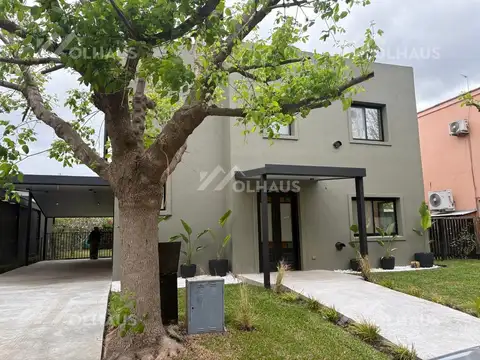 Casa 4 ambientes con 2 baños