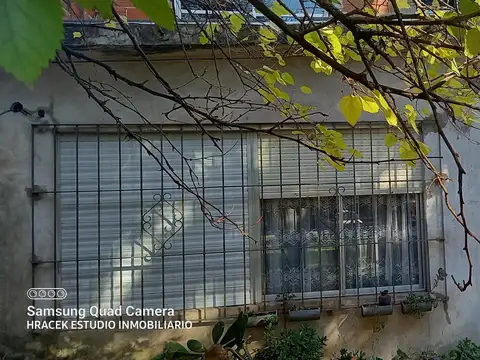 Casa a refaccionar, amplio lote, buena ubicación