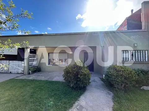 Casa en venta - 2 Dormitorios 1 Baño - Mar del Plata