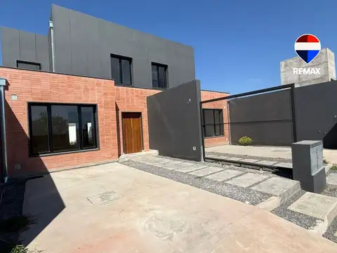 CASA DUPLEX A ESTRENAR EN VENTA VIA AURELIA 2 DORM