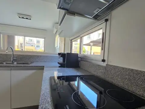 Departamento en Alquiler de 3 dormitorios