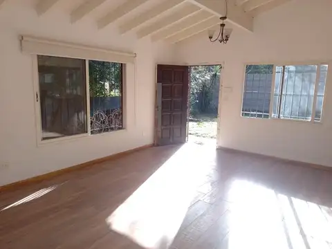 Casa 5 ambientes con 1 baño