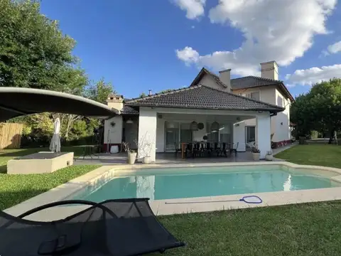 Casa de 6 ambientes en Club de Campo El Lauquén. Canning, San Vicente.