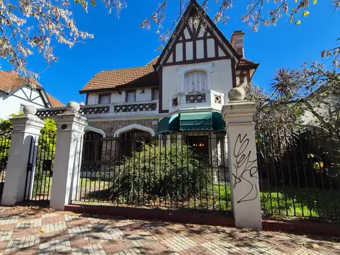 CASONA ESTILO NORMANDO EXCELENTE UBICACION