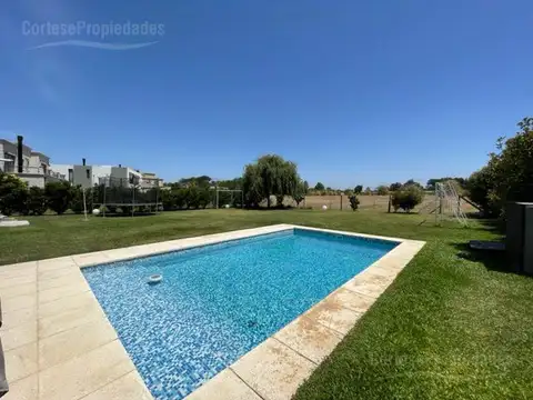 Casa 7 ambientes con 4 baños