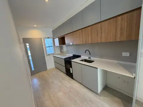 Casa 4 ambientes con 2 baños