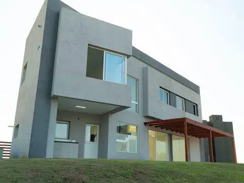 CASA EN VENTA 4 AMBIENTES B° SAN SEBASTIAN, PILAR