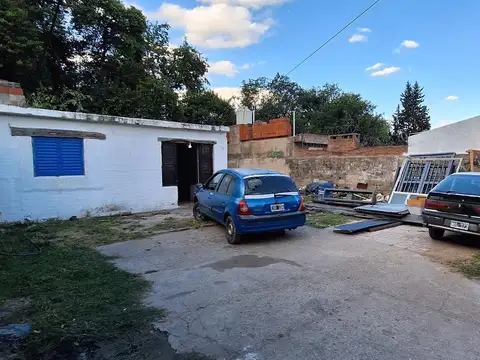 CASA DE DOS DORMITORIOS MAS DEPARTAMENTO EN VENTA BARRIO SILVANO FUNES