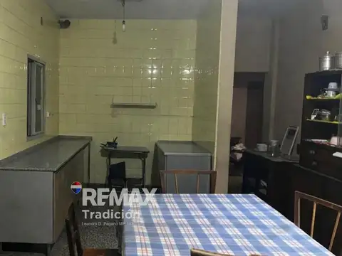 Casa 5 ambientes con 1 baño