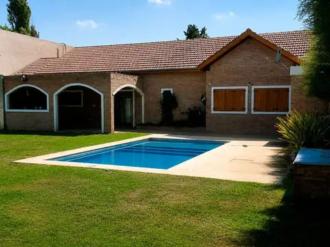 Venta casa en Pilar | 6 ambientes, jardín y pileta