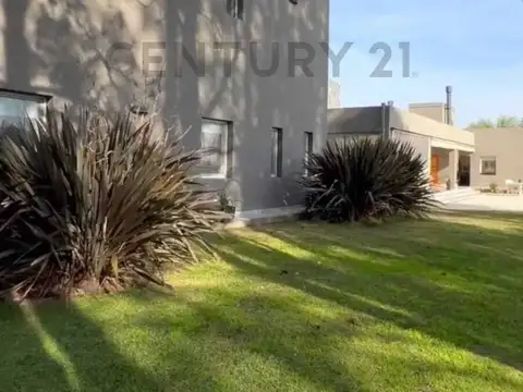 Av. Juan Pablo II 1600, en la ciudad de San Vicente, provincia de Buenos Aires, Argentina , Piso 0