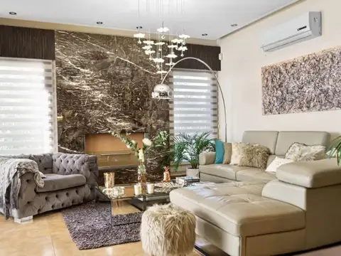 Casa 8 ambientes con 7 baños