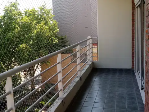 ESPECTACULAR 2 AMBIENTES,  con PILETA , TOTALMENTE AMOBLADO y equipado, GIMNACIO, SUM  y LAUNDRY,  VIGILANCIA  24 hs., IMPECABLE, MUY LUMINOSO.