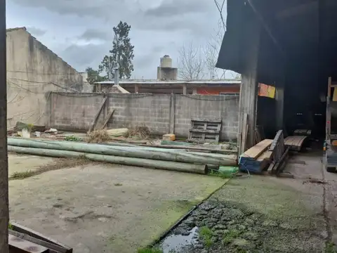 GALPON CON CASA SOBRE 4 LOTES EN GUERNICA