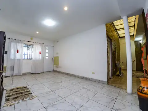 Casa 4 ambientes con 1 baño