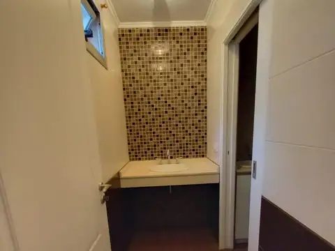 Venta de Casa de 4 ambientes con cochera en Wilde
