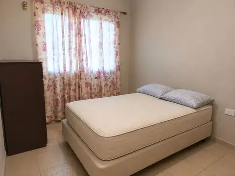 Casa en Alquiler con 1 cochera