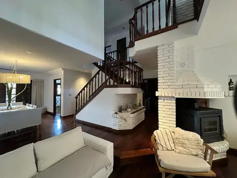 Casa 6 Amb - 4 Dorm Jadin y Pileta  - Punta Chica