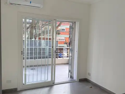 Avenida General Indalecio Chenaut 1800, Piso 1