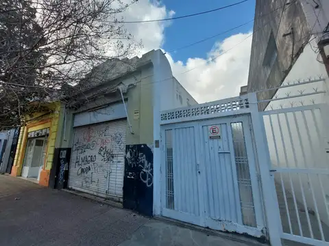 TIPO CASA 3 AMBIENTES PLANTA BAJA FRENTE - CON LOCAL - PATIO - TERRAZA -