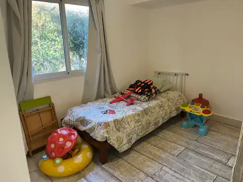 Casa 6 ambientes con 2 baños