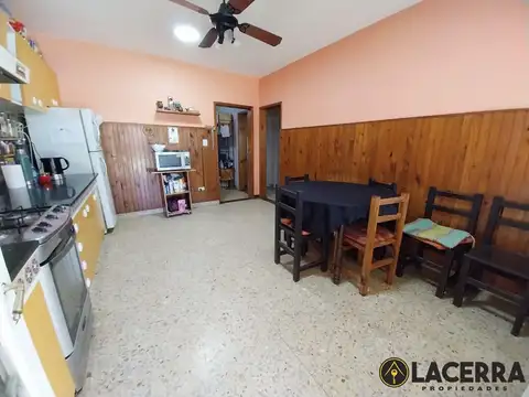 Casa 6 ambientes con 2 baños