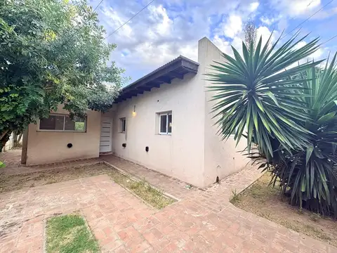 Casa en Alquiler en Villa Elisa [Cod: 084021]