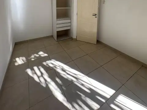 Departamento en Alquiler en Banfield, $ 590.000