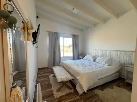 Casa 7 ambientes con 5 baños
