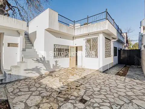 Venta casa 4 ambientes con cochera y terraza en Merlo.