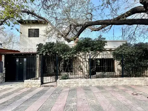 VENTA CASA SEXTA SECCION CIUDAD, MENDOZA.