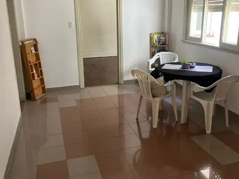 3 Ambientes Luminoso 2 Pisos x Escaleras Apto Credito Bancario   MUY BUENA UBICACION