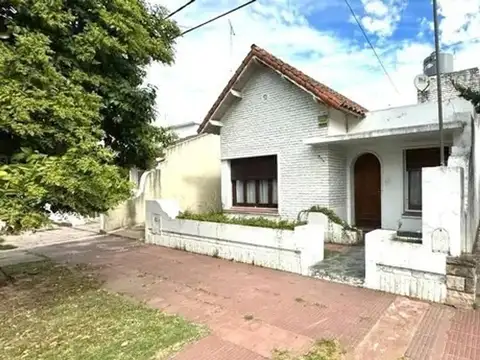 CASA EN ZONA CENTRICA - 2 DORM - PILETA