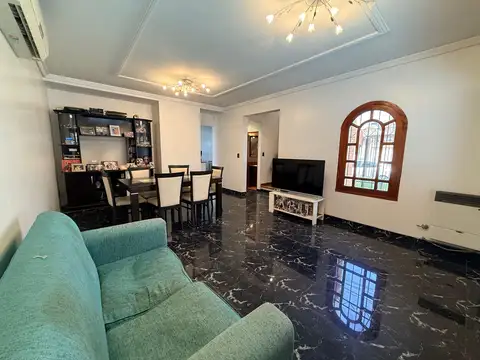 Casa 5 ambientes con 1 baño