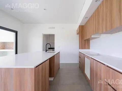 Casa 4 ambientes con 2 baños