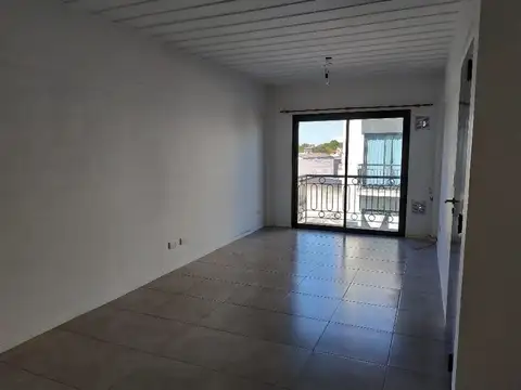 Depto. 2 Amb. C/Balcón Fte; baulera y cochera Sarmiento 1067