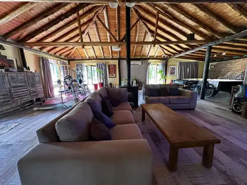 Casa en Venta con 3 cocheras