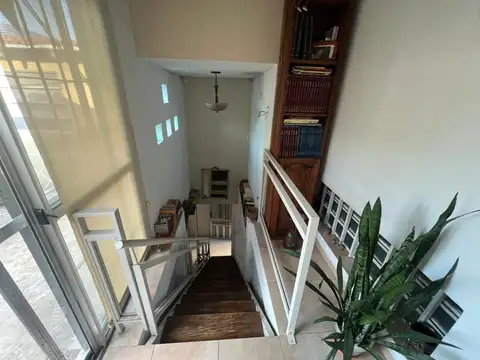 VENTA CASA DE PASILLO NO PH 2 DORMITORIOS, PATIO Y TERRAZA EN ARROYITO
