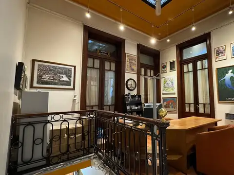 Amplio PH 7 Ambientes con Balcón al Frente y Terraza - Apto Profesional - Sin Expensas