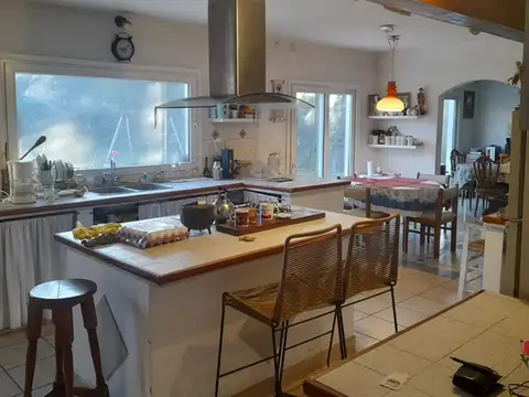 Casa en Venta con 3 cocheras