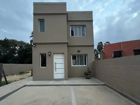 Casa de dos dormitorios A ESTRENAR con Patio exclusivo