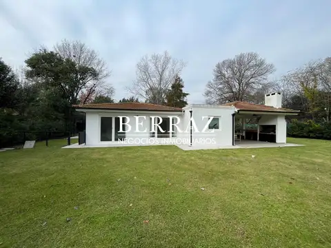 Casa Venta 3 Dormitorios Barrio Pilar Village Lote de 1002 m2 Pilar