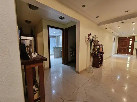 Casa en Venta en Luis Guillon, USD 230.000