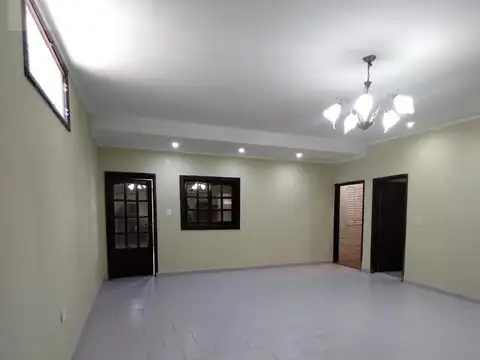 Casa en Alquiler con 1 cochera